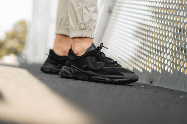 Giày Adidas Ozweego Black Carbon EE6999 - Ảnh 9