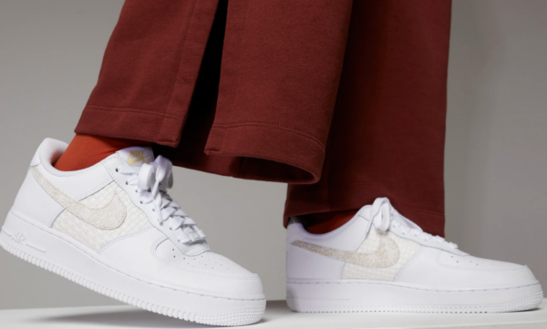 Giay Nike Air Force 1 'White Gold' DO9458-100