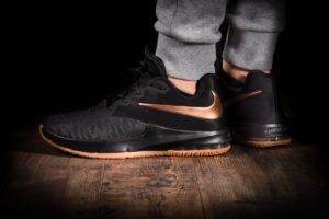 Alternative view of Giày Nike Air Max Infuriate 3 Low 'Black Metallic Gold' AJ5898-002