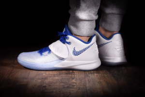 Alternative view of Giày Nike Kyrie Flytrap 3 EP 'Varsity Royal' CD0191-100