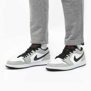 Alternative view of Giày Nike Air Jordan 1 Low GS 'Light Smoke Grey' 553560-030