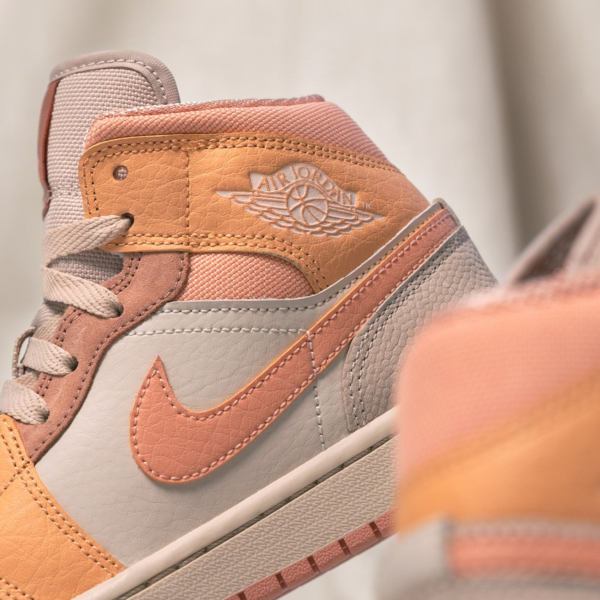 Giày Nike Wmns Air Jordan 1 Mid 'Apricot' DH4270-800 - Ảnh 5