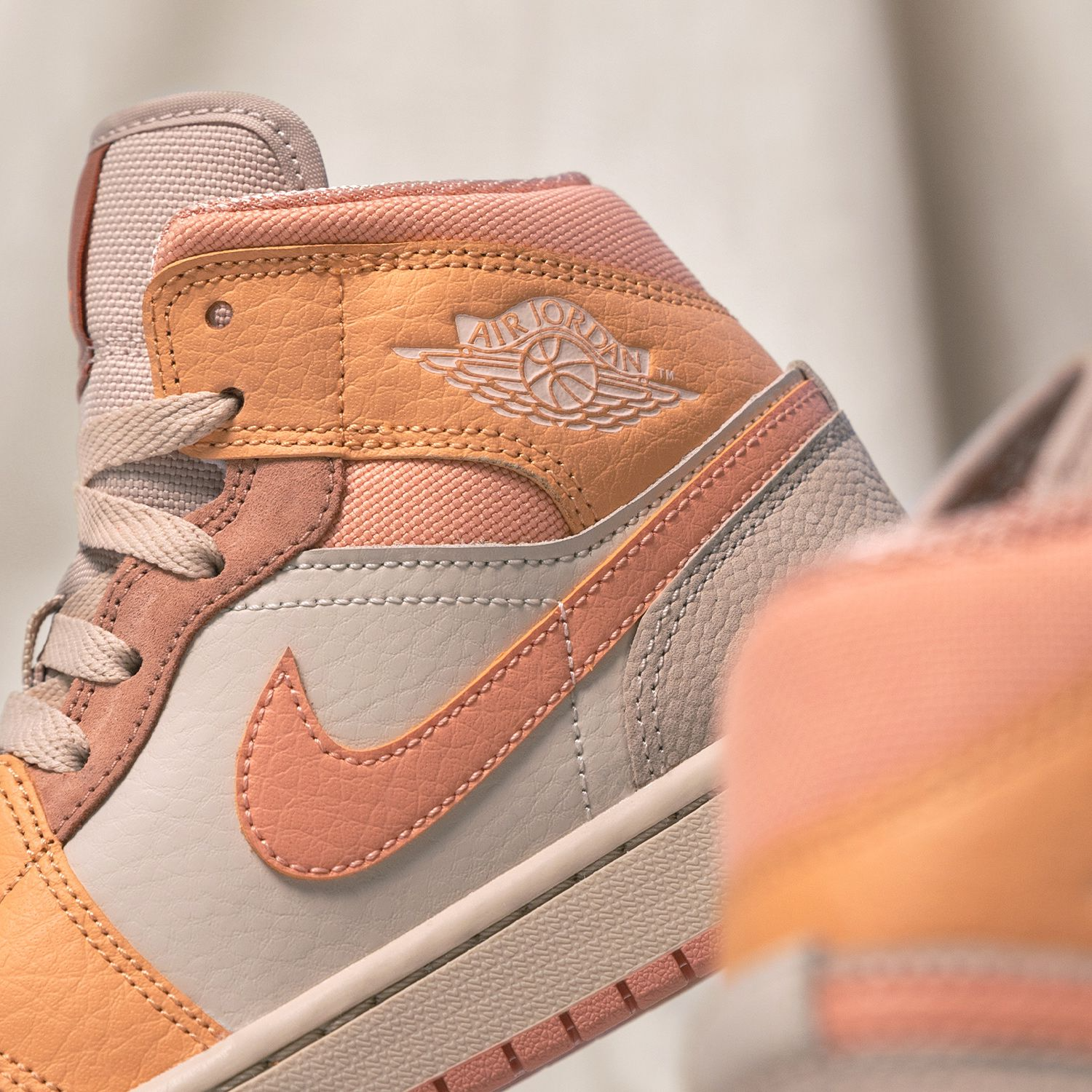 Giày Nike Wmns Air Jordan 1 Mid 'Apricot' DH4270-800 - Ảnh 5