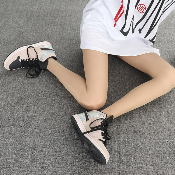 Giày Nike Wmns Air Jordan 1 Mid 'Iridescent' BQ6472-602 - Ảnh 3