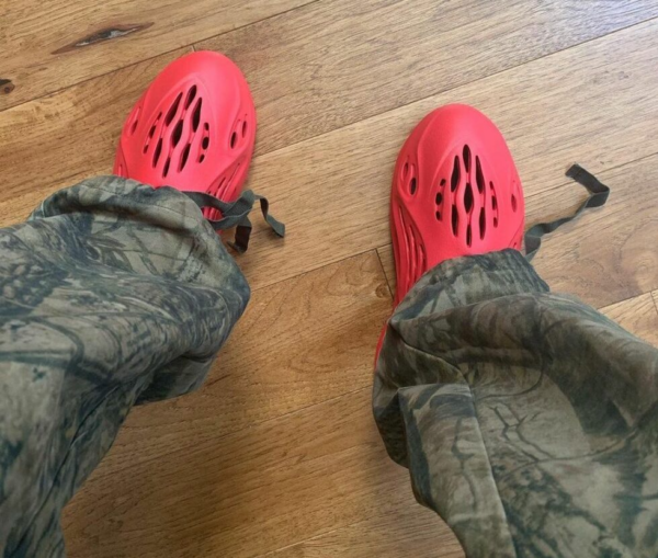 Dép Adidas Yeezy Foam Runner 'Vermilion' GW3355 - Ảnh 3