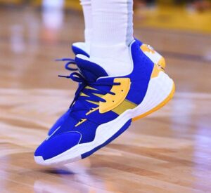 Alternative view of Giày Adidas Harden Vol. 4 'Su Casa Mi Casa Golden State Warriors' FW7497