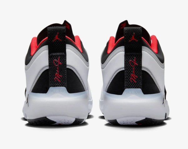 Giay Nike Jordan 37 'Low Siren Red' DQ4122-100