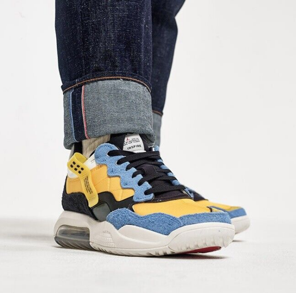 Giay Nike Air Jordan MA2 'University Gold' CV8122-700