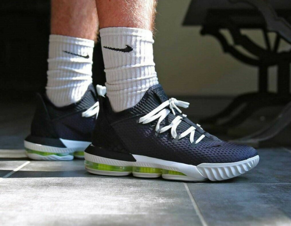Giày Nike LeBron 16 Low 'Black Python' CI2668-004 - Ảnh 3