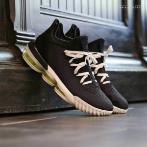 Alternative view of Giày Nike LeBron 16 Low 'Black Python' CI2668-004