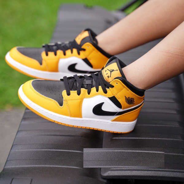 Giay Nike Air Jordan 1 Mid GS 'Taxi' 554725-701