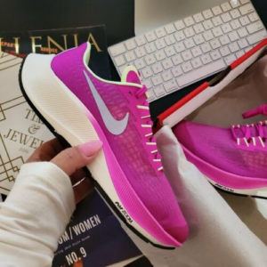 Alternative view of Giày Nike Air Zoom Pegasus 37 GS 'Fire Pink' CW7212-600