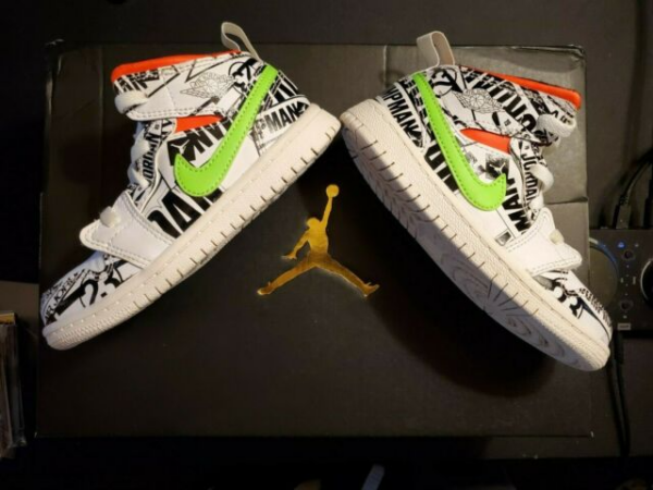Giày Nike Air Jordan 1 Mid GS 'All Over Logos' 554725-143 - Ảnh 8