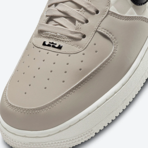 Giay Nike Air Force 1 LeBron James 'Strive For Greatness' DC8877-200
