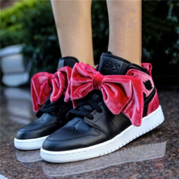 Giày Nike Air Jordan 1 Mid Bow XLD GS 'Noble Red' CK5678-006 - Ảnh 2
