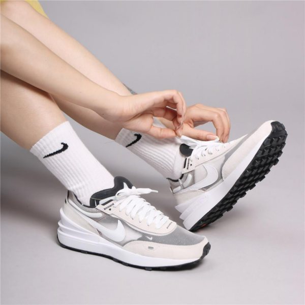 Giày Nike Wmns Waffle One 'White Black' DC2533-102 - Ảnh 3