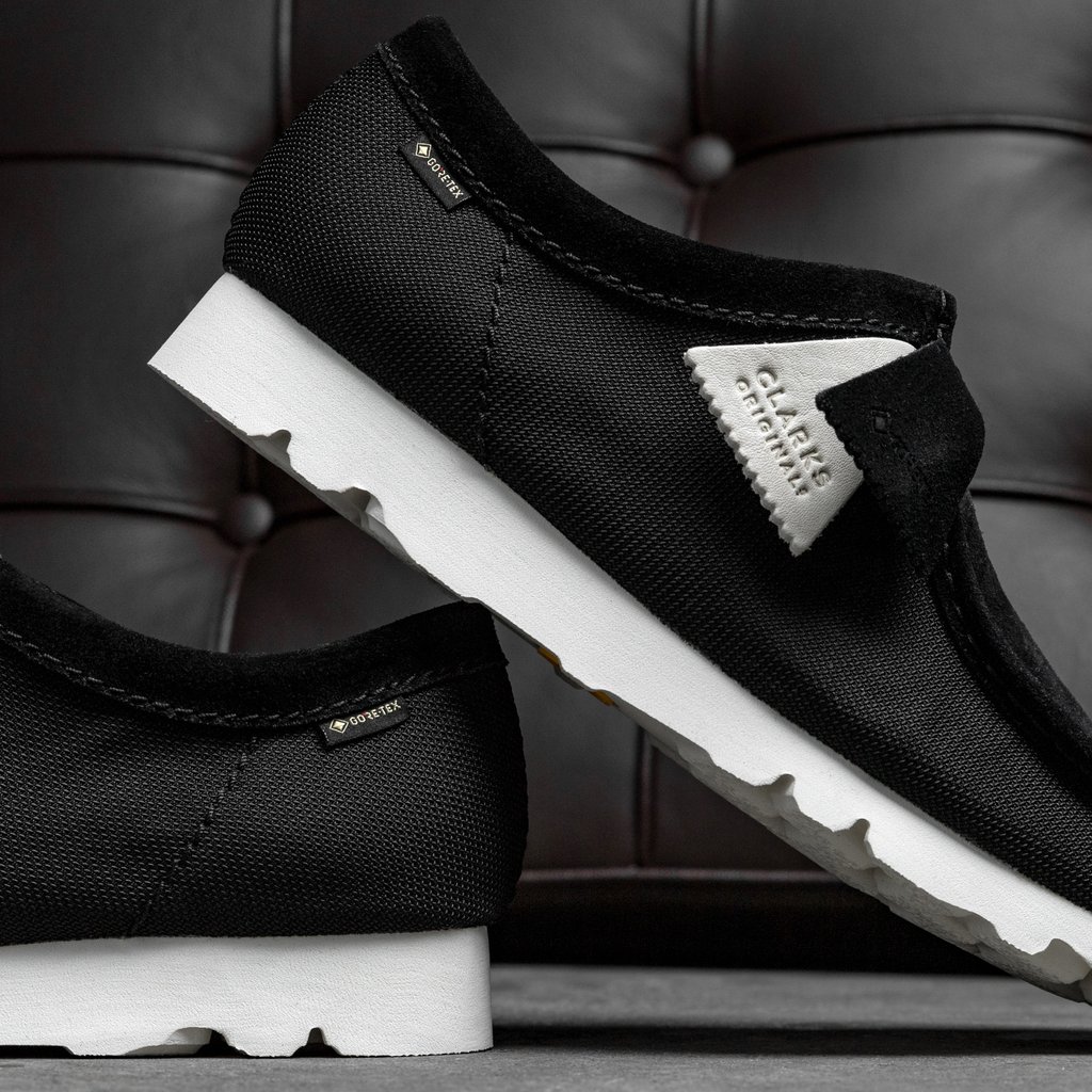 Giay Clarks Wallabee Gore-Tex 'Black Canvas' 261-60315