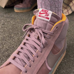 Giay Nike SB Zoom Blazer Mid PRM Plus 'Plum Eclipse Gum' DV5468-200