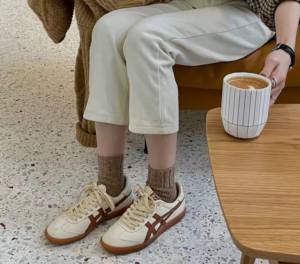 Alternative view of Giày Onitsuka Tiger Tokuten 'Brown' 1183A862-200