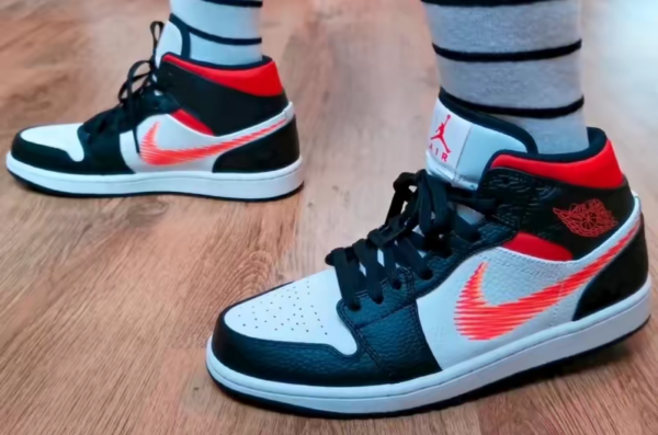 Giày Nike Air Jordan 1 Mid 'Zig Zag Swoosh' DN4929-100 - Ảnh 7