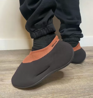 Alternative view of Giày Adidas Yeezy Knit Runner 'Stone Carbon' GY1759