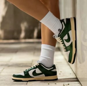 Alternative view of Giày Nike Wmns Dunk Low 'Vintage Green' DQ8580-100