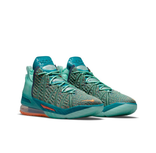 Giay Nike LeBron 18 'We Are Family' CQ9283-300