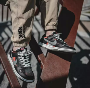 Alternative view of Giày Nike Dunk Low 'Black Graffiti Red' DM0108-001