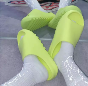 Alternative view of Dép Adidas Yeezy Slide 'Glow Green' HQ6447