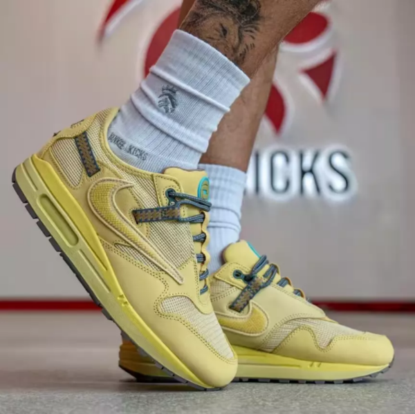 Giày Nike Air Max 1 x Travis Scott 'Gold' DO9392-700 - Ảnh 2