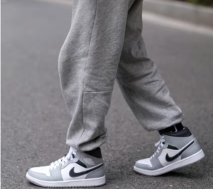 Giay Nike Air Jordan 1 Mid 'Light Smoke Grey' 554724-078