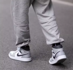 Giay Nike Air Jordan 1 Mid 'Light Smoke Grey' 554724-078