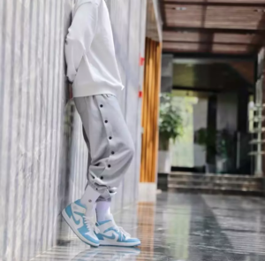 Alternative view of Giày Nike Air Jordan 1 Mid 'University Blue' BQ6472-141