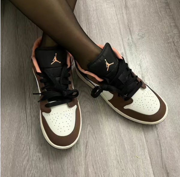 Giày Nike Air Jordan 1 Low SE GS 'Light Chocolate' DM0589-200 - Ảnh 3