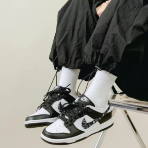 Alternative view of Giày Nike Wmns Dunk Low 'Black Paisley' DH4401-100