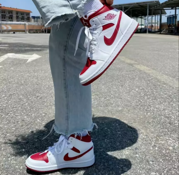 Giày Nike Air Jordan 1 Mid ‘Reverse Chicago’ BQ6472-161 - Ảnh 4