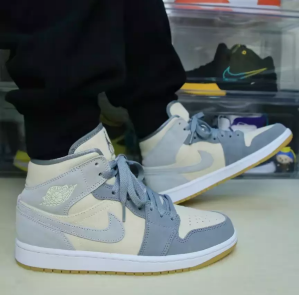 Giày Nike Air Jordan 1 Mid 'Coconut Milk Particle Grey' DN4281-100 - Ảnh 3