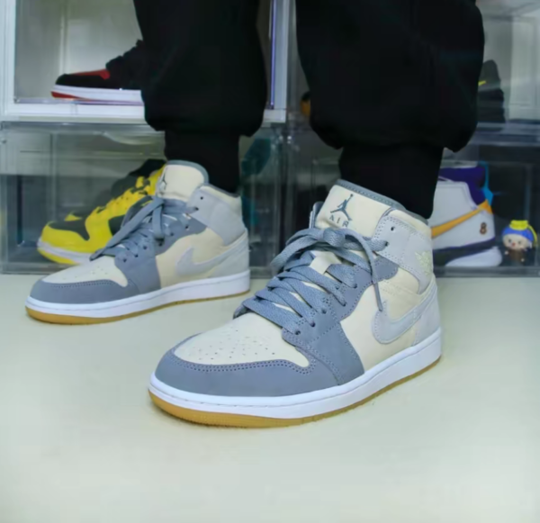 Giày Nike Air Jordan 1 Mid 'Coconut Milk Particle Grey' DN4281-100 - Ảnh 2