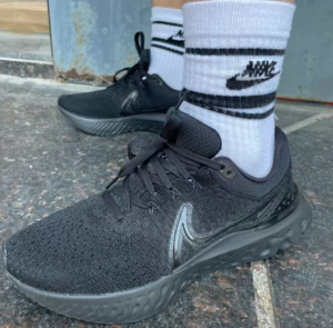 Alternative view of Giày Nike React Infinity Run Flyknit 3 'Black' DH5392-005