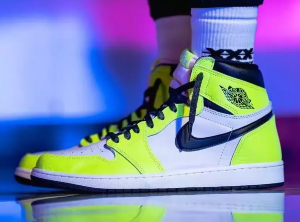 Giày Nike Air Jordan 1 Retro High OG 'Volt' 555088-702 - Ảnh 5