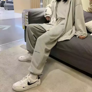 Alternative view of Giày Nike Air Force 1 LV8 Utility GS 'Overbranding' AR1708-100