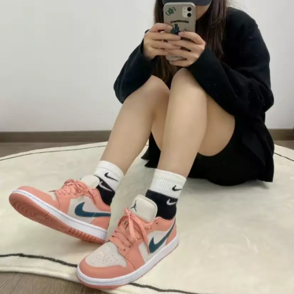 Giày Nike Wmns Air Jordan 1 Low 'Light Madder Root' DC0774-800 - Ảnh 2