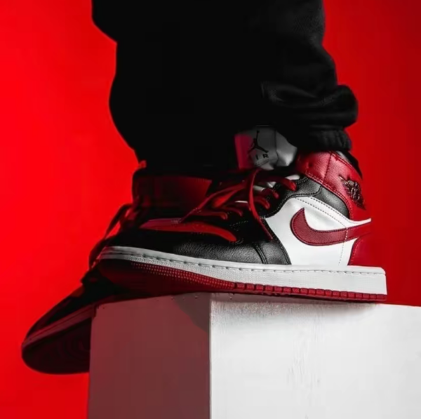 Giày Nike Air Jordan 1 Mid 'Alternate Bred Toe' BQ6472-079 - Ảnh 2