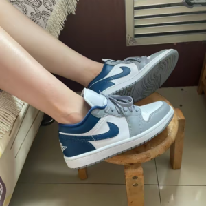 Alternative view of Giày Nike Air Jordan 1 Low 'French Blue' DC0774-042