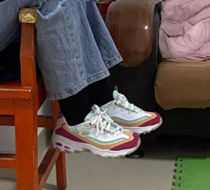 Alternative view of Giày Skechers D'Lite 2.0 'Multicolor' 13146-WMLT