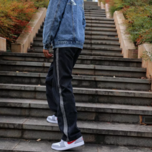 Alternative view of Giày Nike Air Jordan 1 Low SE 'Light Smoke Grey Gym Red' DC6991-016