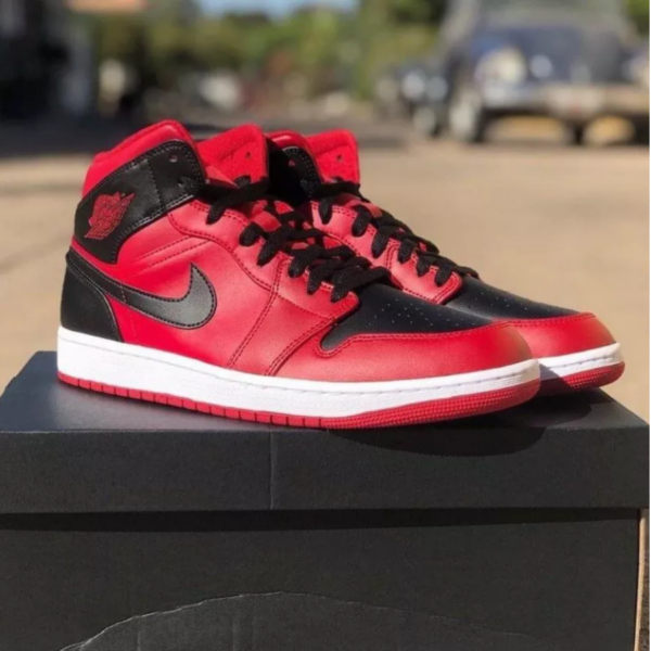 Giày Nike Air Jordan 1 Mid 'Reverse Bred' 554724-660 - Ảnh 4