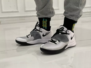 シューズ(男性用) NIKE KYRIE FLYTRAP III EP CD0191-103 楽天市場】NIKE(ナイキ)CD0191-103(788)KYRIE FLYTRAP III EP