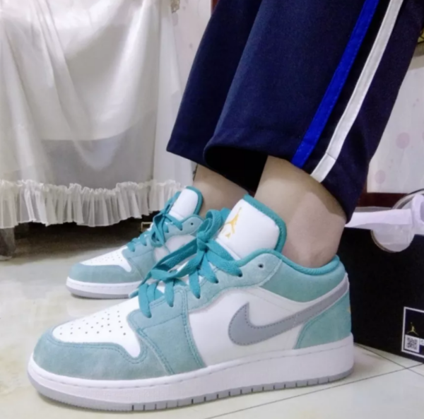 Giày Nike Air Jordan 1 Low 'New Emerald' DO8244-301 - Ảnh 4