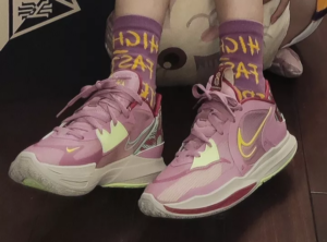 Alternative view of Giày Nike Kyrie Low 5 EP 'Orchid' DJ6014-500